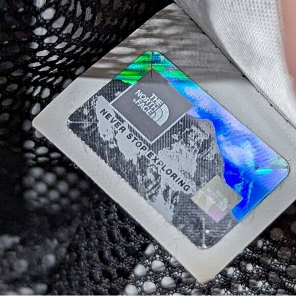 The North Face Women's Mountain Parka Shell Dryvent Jacket Size L (MSRP $120) - Picture 9 of 10